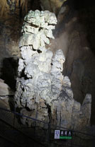 巨大石筍（巌窟王）