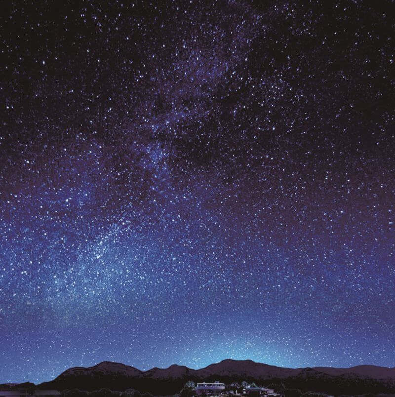 大地に寝そべって夜空を観察しよう 公式 山口県美祢市 秋吉台国定公園 観光情報